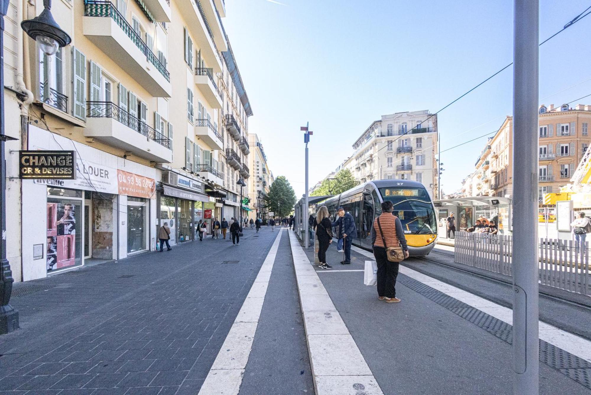 Shopping Et Detente Au Centre De ! Nizza
